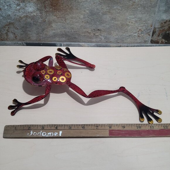 Red Black Metal Frog Sculpture Indoor Outdoor Garden Decor - Picture 11 of 11